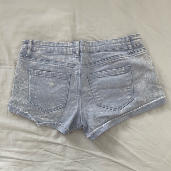 High waisted blue bleached jean shorts - Picture 2 of 2